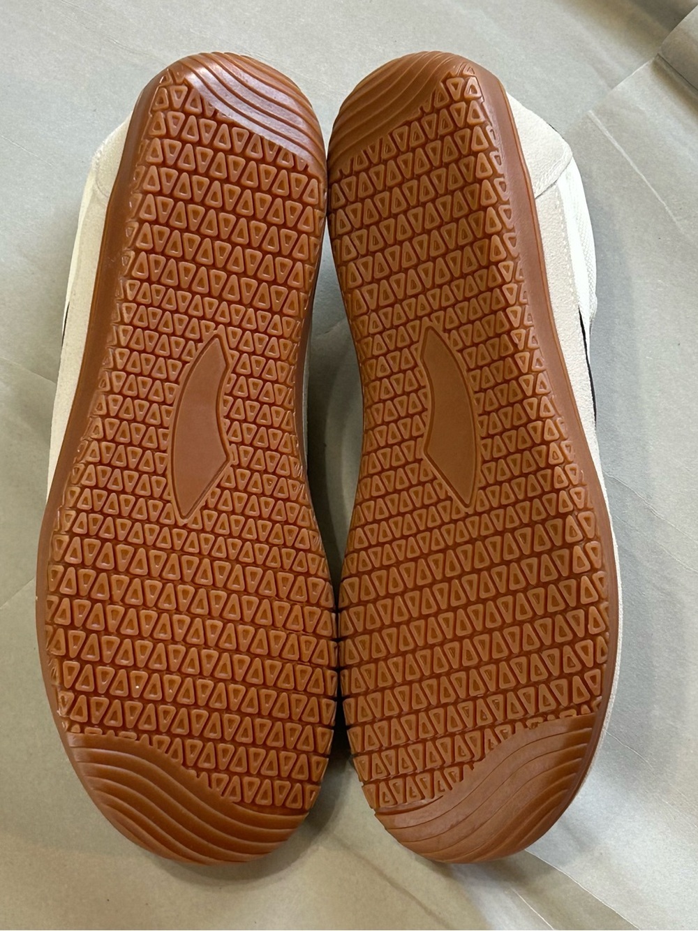 NWT HSQ Minimalist Barefoot Shoes Gray White Retro Sneakers Size 9.5 - Picture 3 of 6